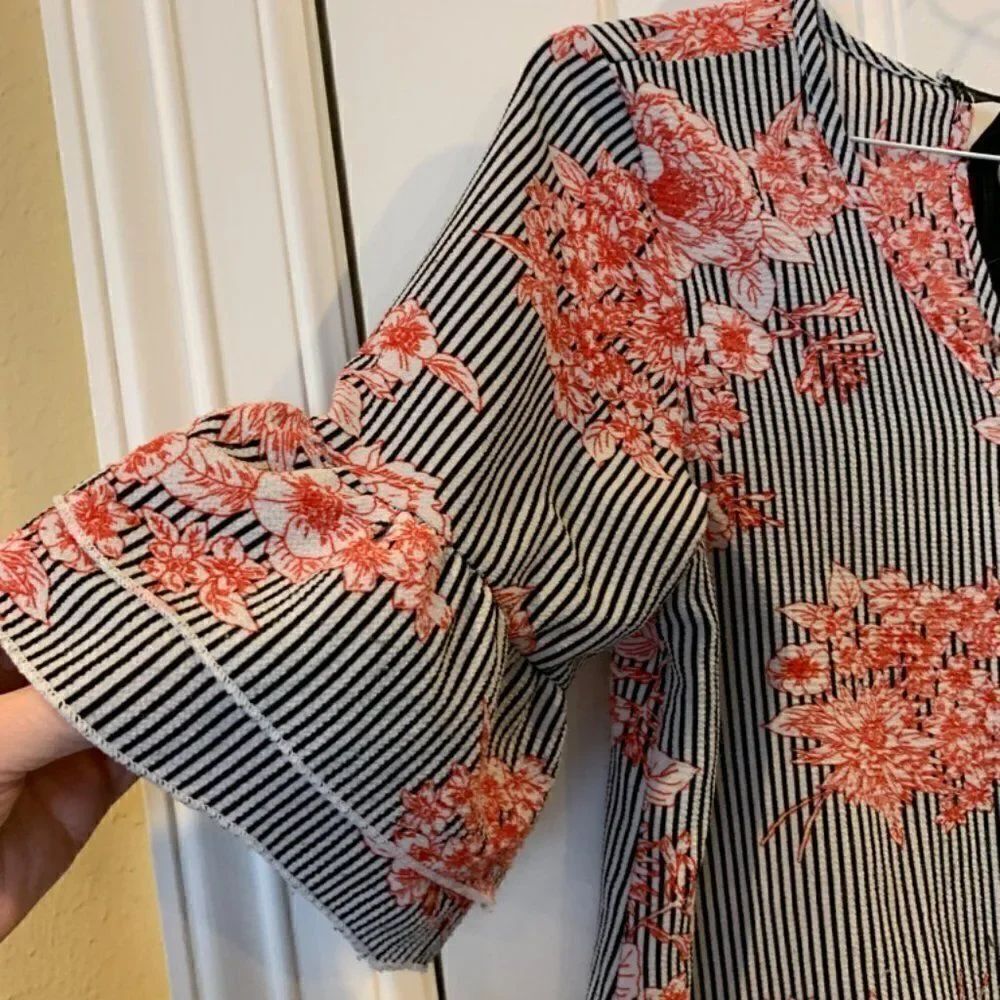 Lodys Red Floral Blouse - Picture 2 of 5
